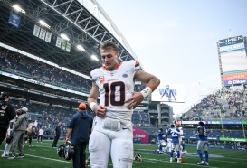 Bo Nix’s Sunday in Seattle featured a dream start and a nightmare debut.