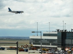 A United Airlines airplane on approach ...