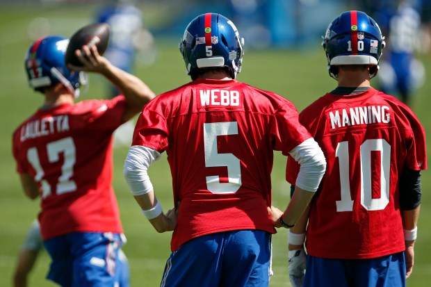 New York Giants quarterback Kyle Lauletta throws a pass while quarterbacks Davis Webb and Eli Manning look on during the team's NFL football practice, Tuesday, June 12, 2018, in East Rutherford, N.J. (AP Photo/Adam Hunger)